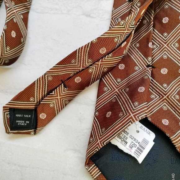 Jos A Bank Tie Necktie Brown Geometric Pattern Made in Italy Silk Tag - Picture 8 of 8